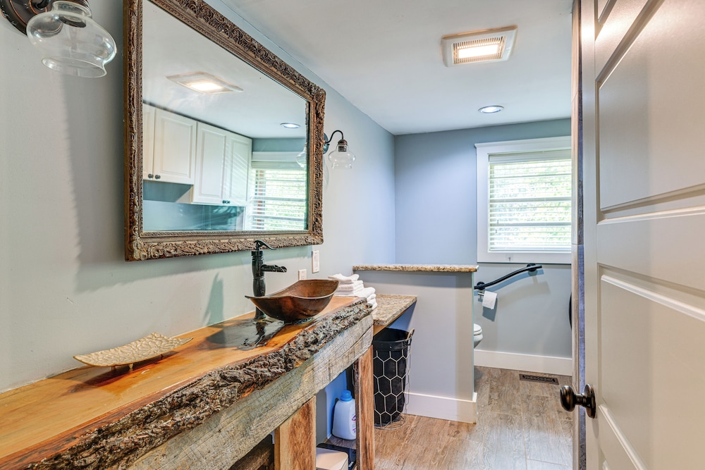 Pool & Deck: Pond-view Getaway in Newnan!