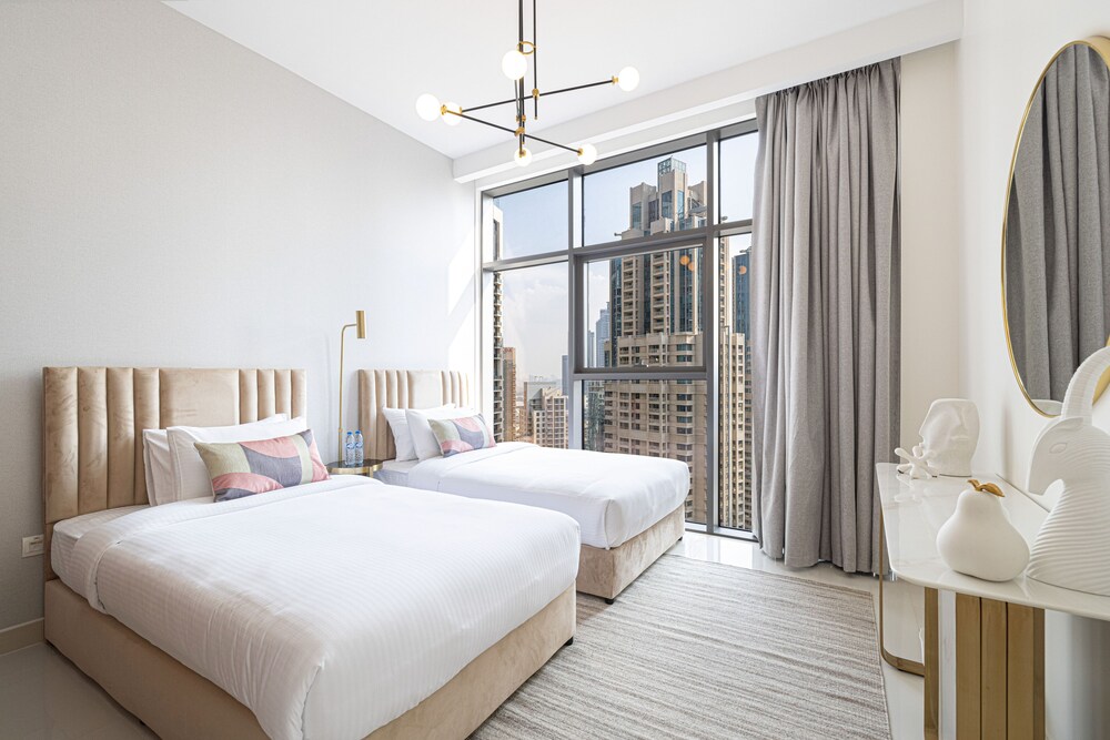 3Br + Maid Close To Burj Khalifa Dubai Mall
