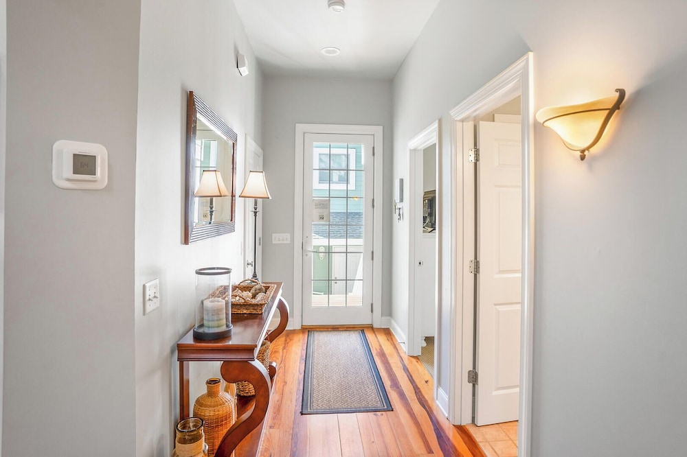 Tasteful 2 Story 4 Bedroom, 4 Bath Home! New on Rental Program, Sleeps 12!