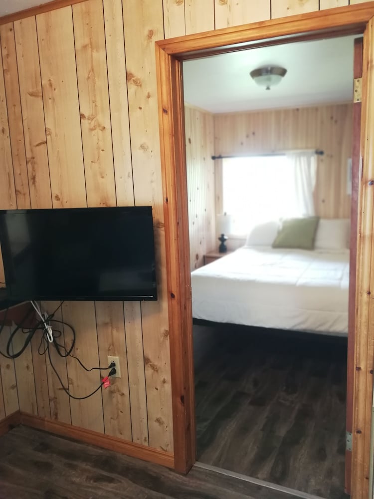 Knotty Pine Cottages