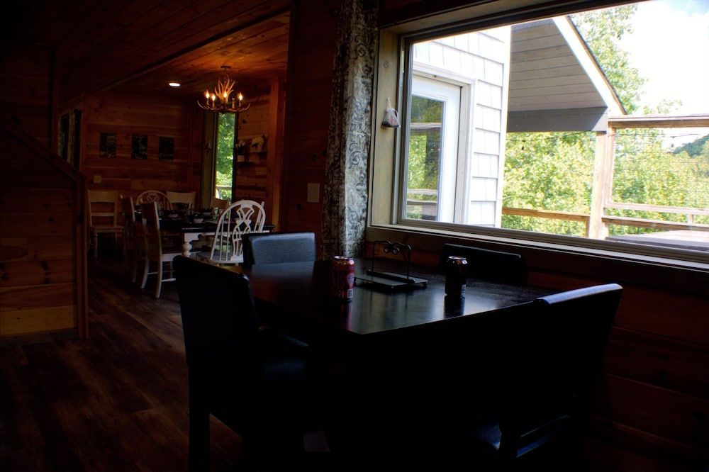 Vixen Run 4 Bedroom Cabin