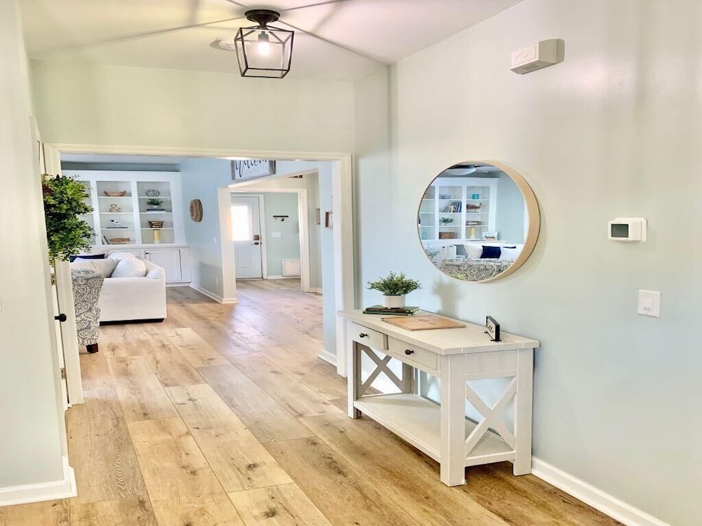 Saltee Cove Coastal Getaway - Charming 3 Bedroom/2.5 Bath Lowcountry Cottage