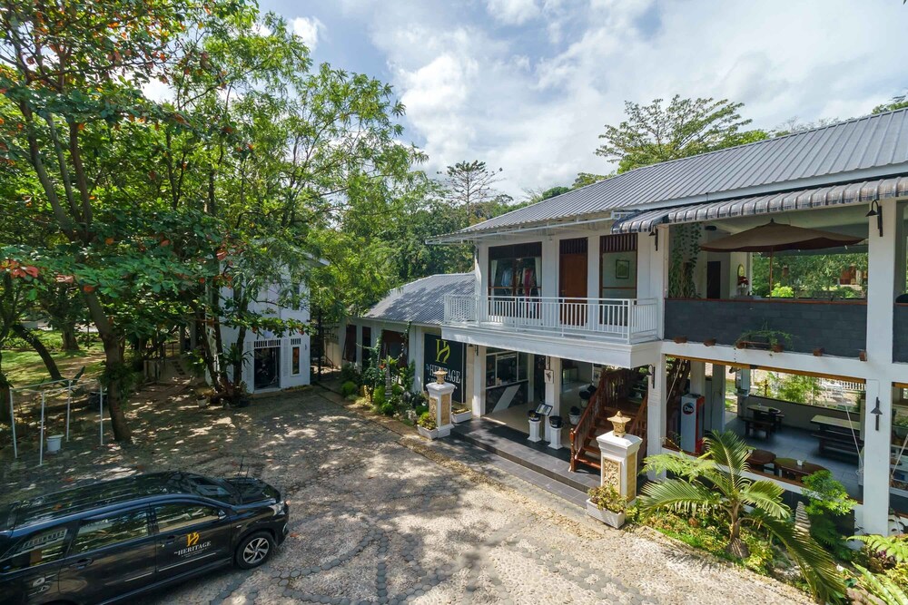 RedDoorz Premium @ The Heritage Bukit Lawang view 4