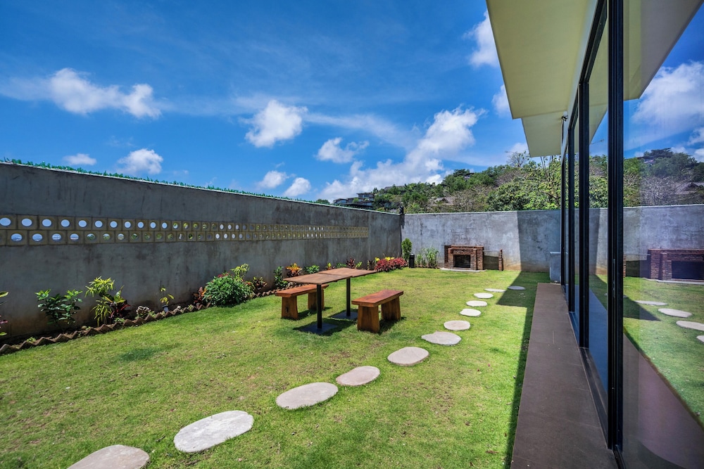 Jiya Villa Uluwatu - Panoramic Terraces with Stunning Views, Luxury Service and Entertainment