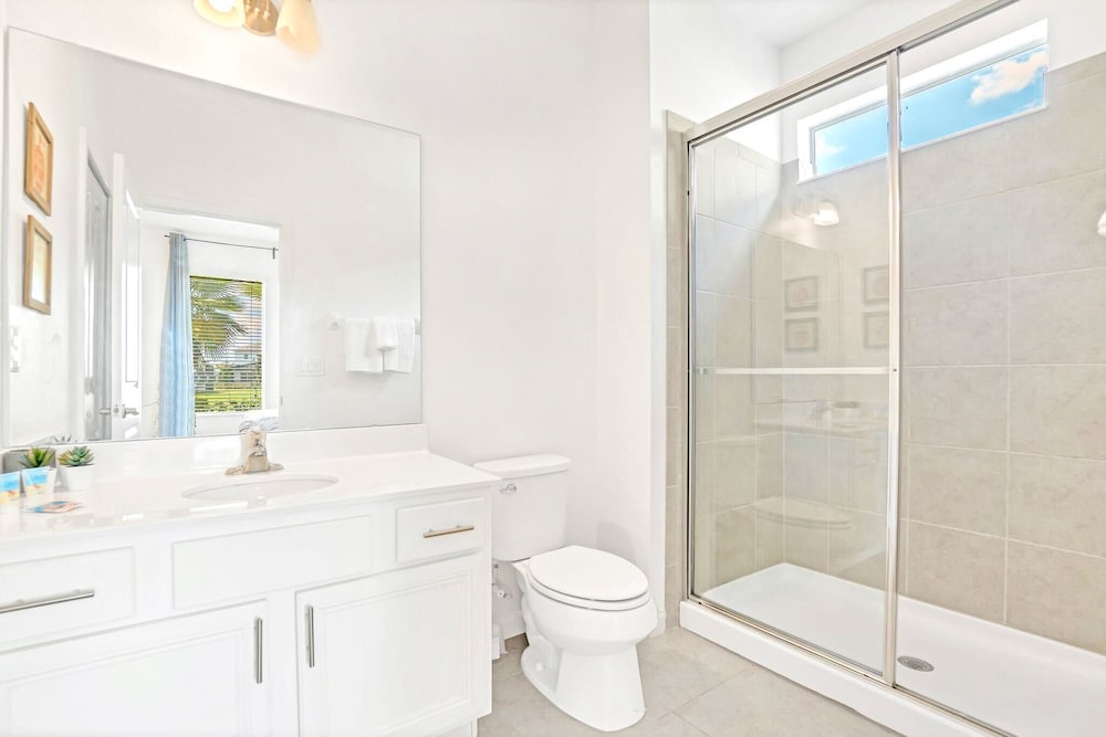 Garden View 6BR Escape With Pool, Hot Tub & Games