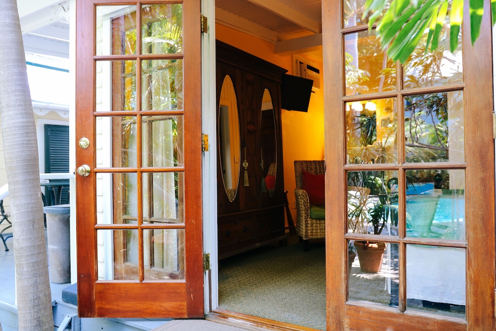 Tropical Inn