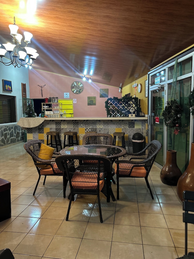 1961 Los Naranjos Hostal