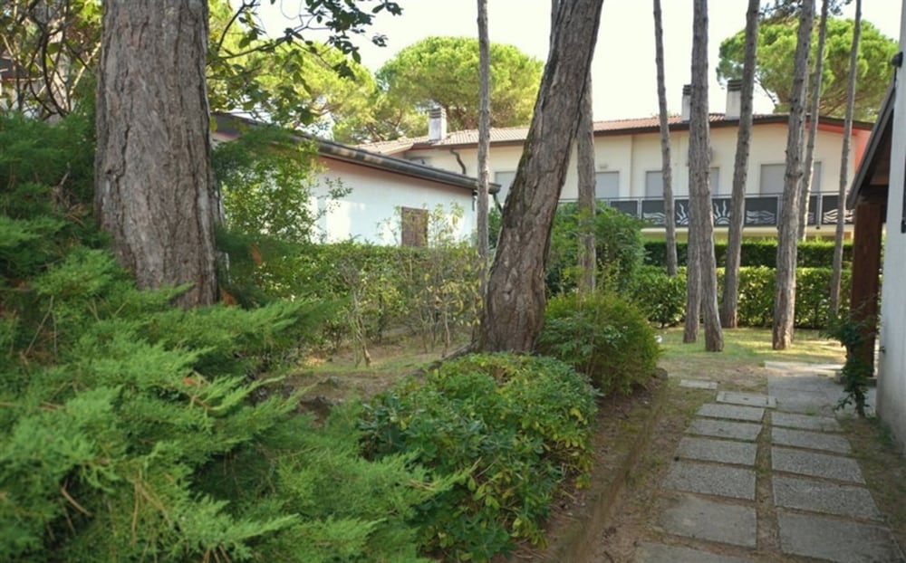 Private Fenced Garden House at 300mt From Lignano Pineta Beach