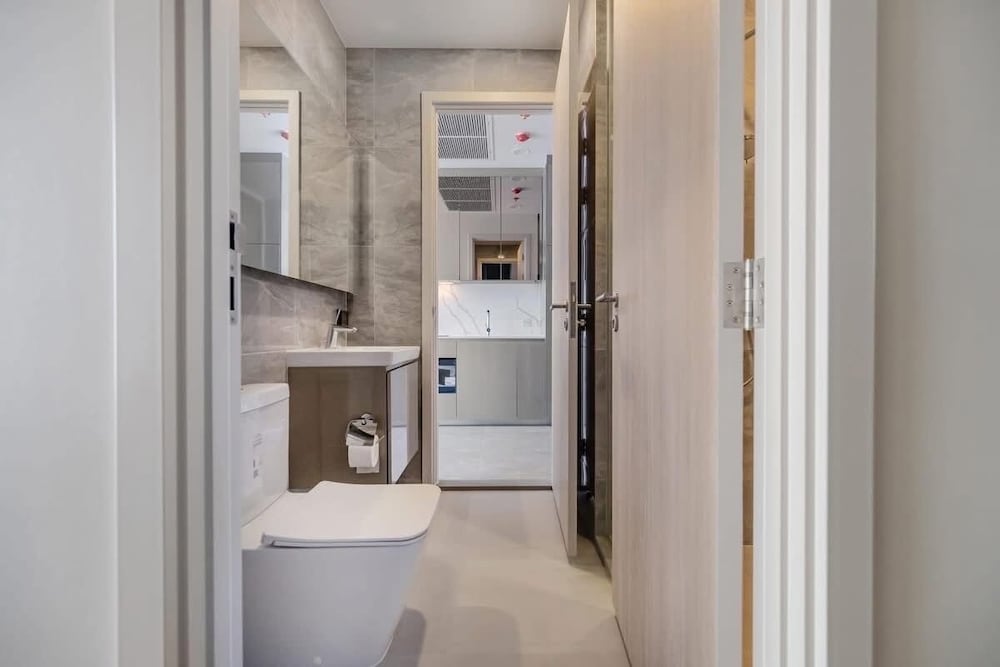 New City Condo in Central Bangkok ·