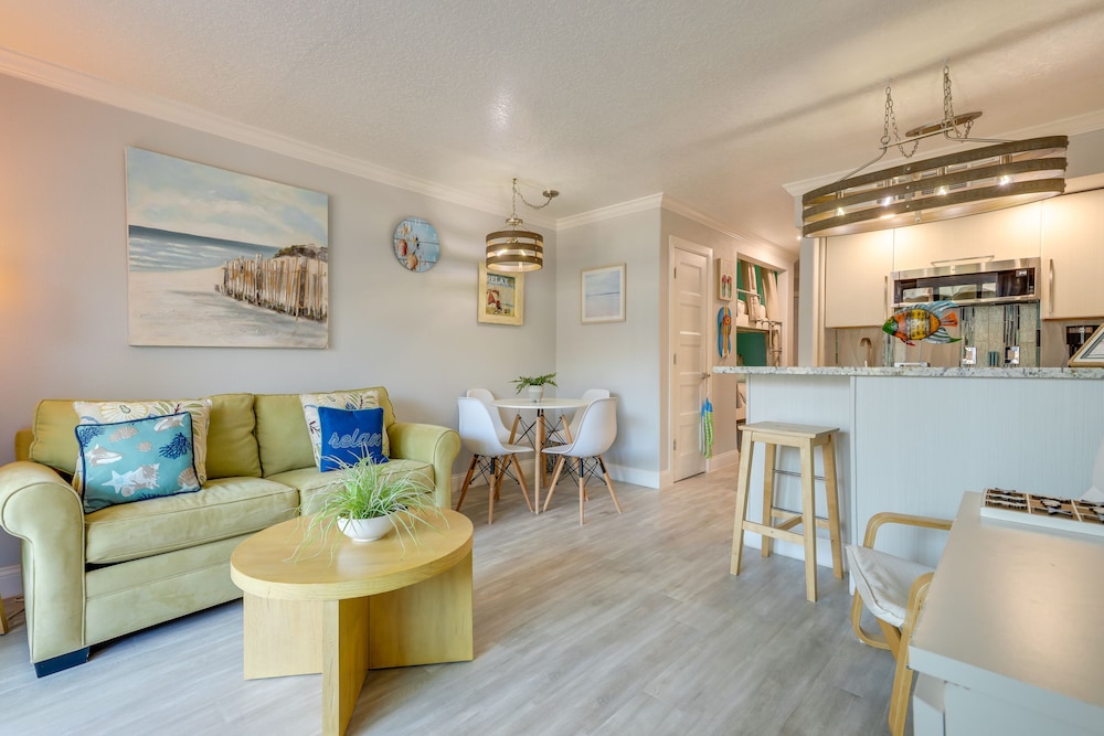 Steps to Galveston Beach: Condo w/ Pool Access