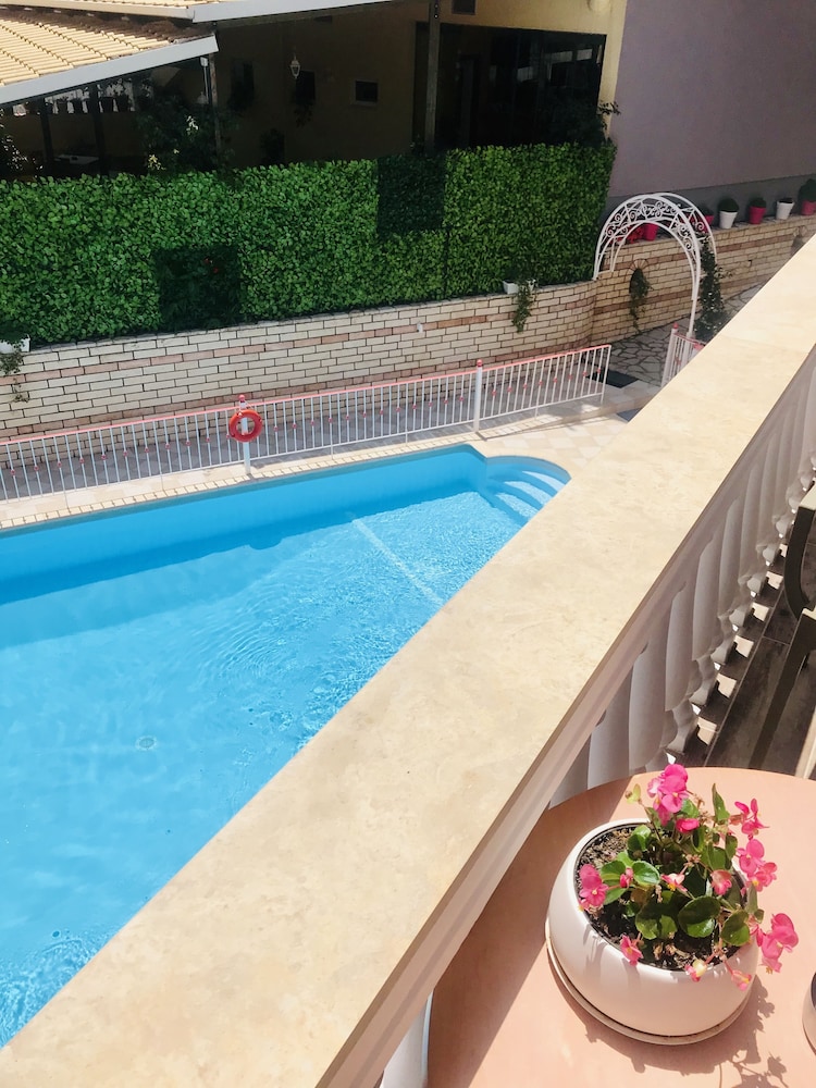 Villa Antonis