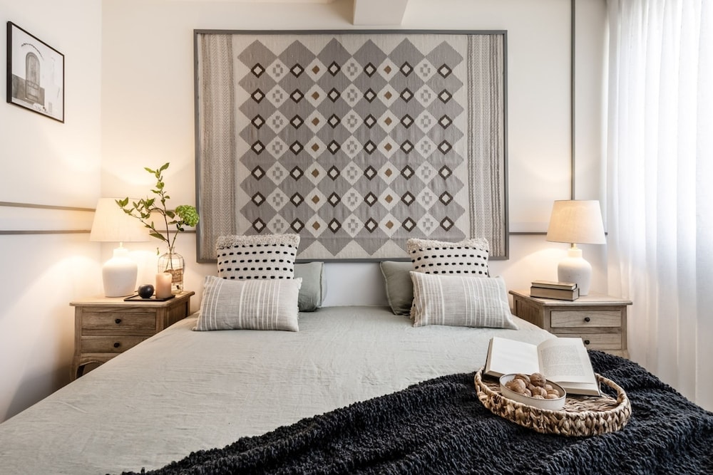 Casoria - 3 Bedrooms and Terrace in Trafalgar