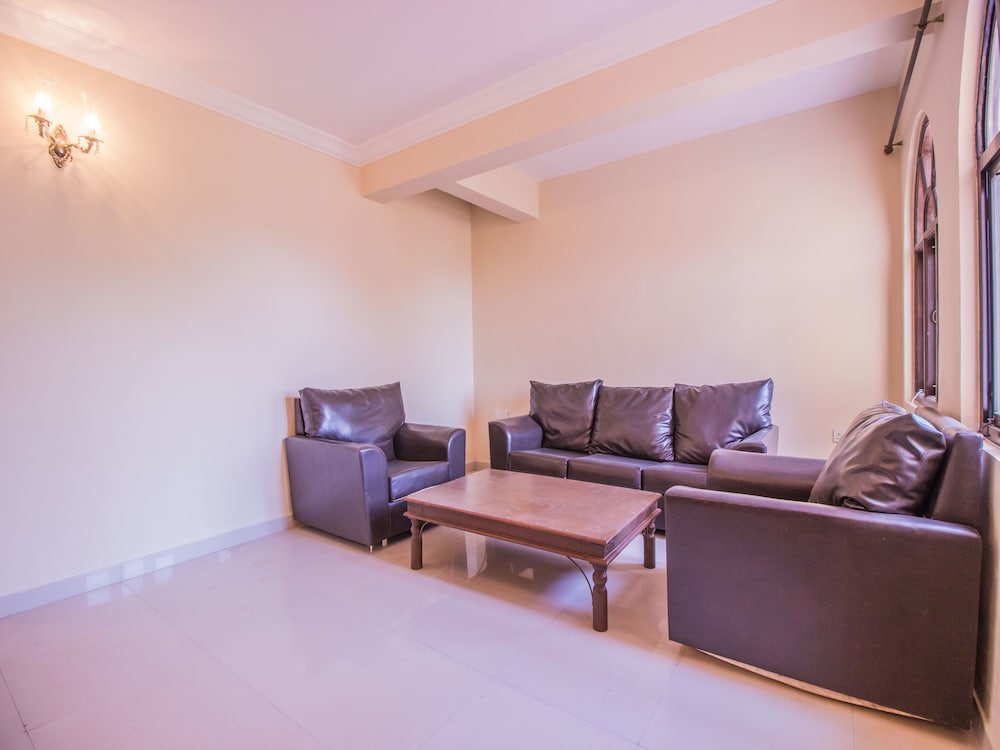 OYO 11424 Home Elegant 3BHK Villa Near Dona Paula Beach