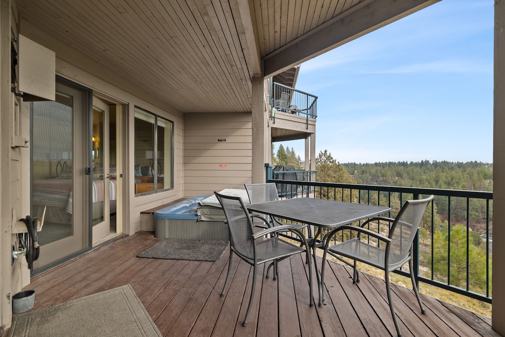 Riverview Retreat Picturesque 2 BDR in Resort! view 4