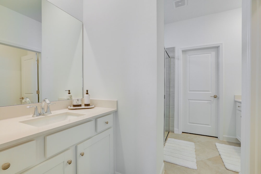15 Mi to Downtown Fort Myers: Golf Getaway