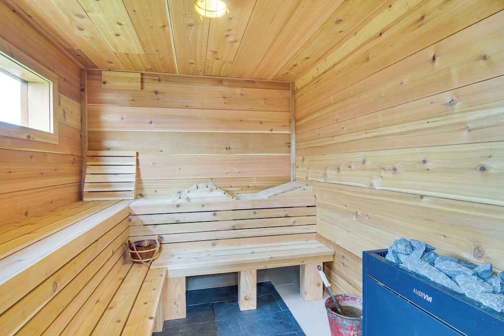 Sauna, Cold Plunge & More! Belgrade Getaway