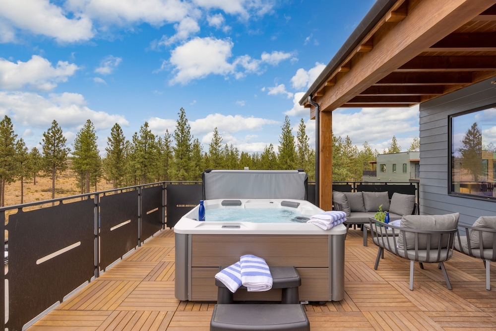1216 Skyline Ranch 200 Private Hot Tub w View Premier Downtown Location