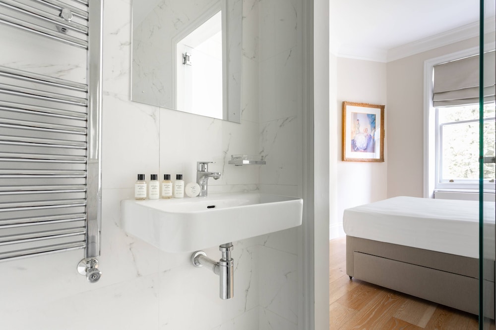 Egerton Gardens IX by Onefinestay