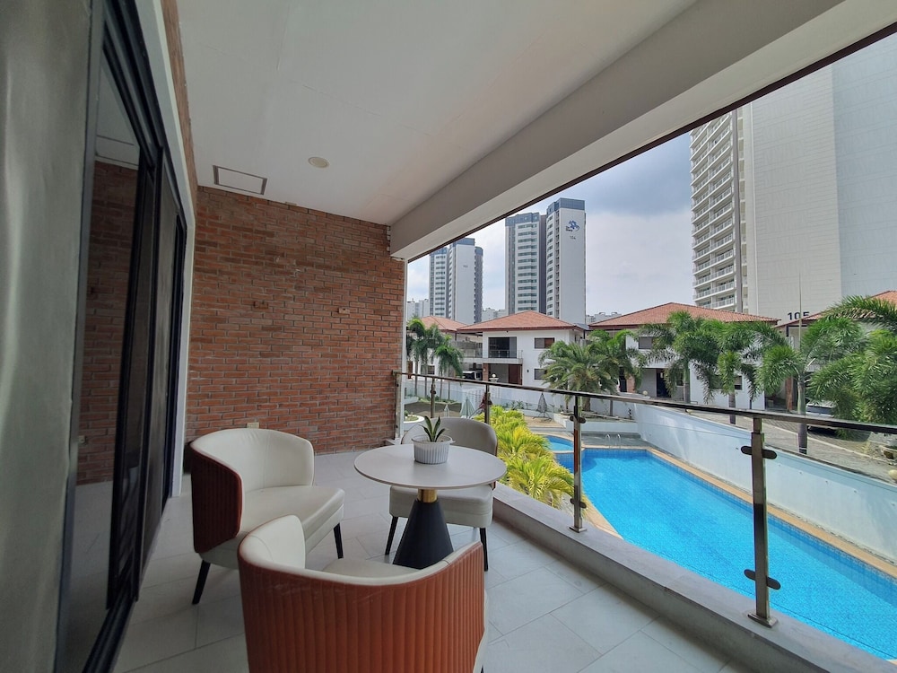 Koregon Hotel & Pool Villas