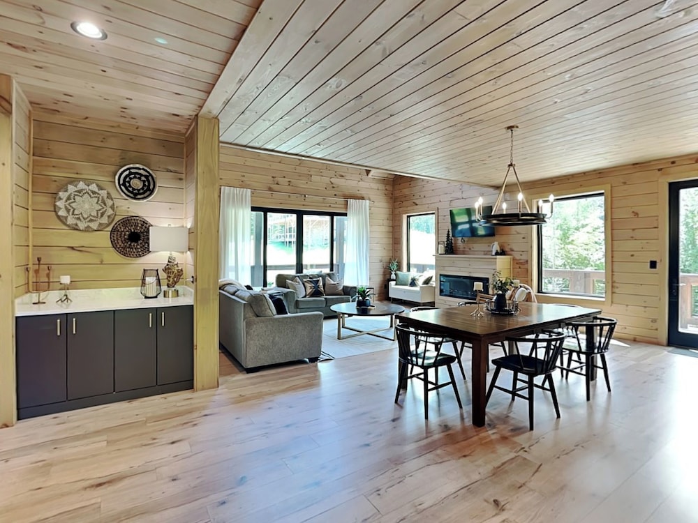 Smoky Ridge Sanctuary by Jackson Mountain Rentals