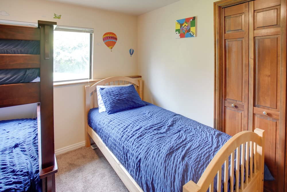 Hike, Golf, Ski & More: Family Home in South Weber