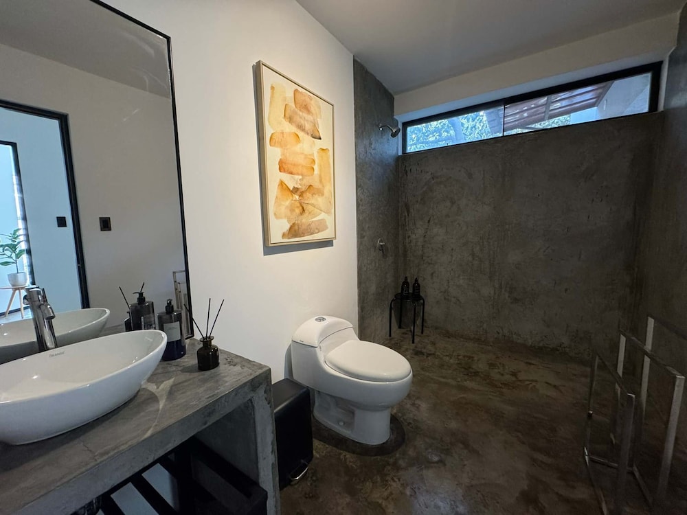 w Elegant 7BR Home w Pool in Santa Eualia