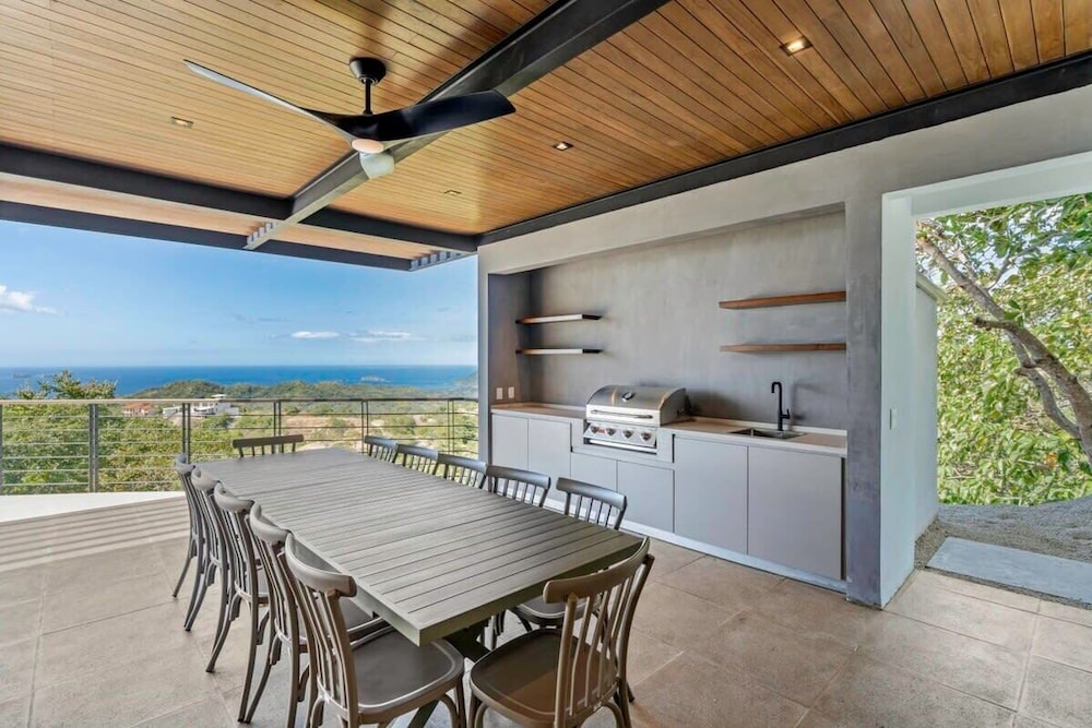 Luxurious Ultramodern Property with Private Suites, Infinity Pool, and Sweeping Ocean and Mountain Views