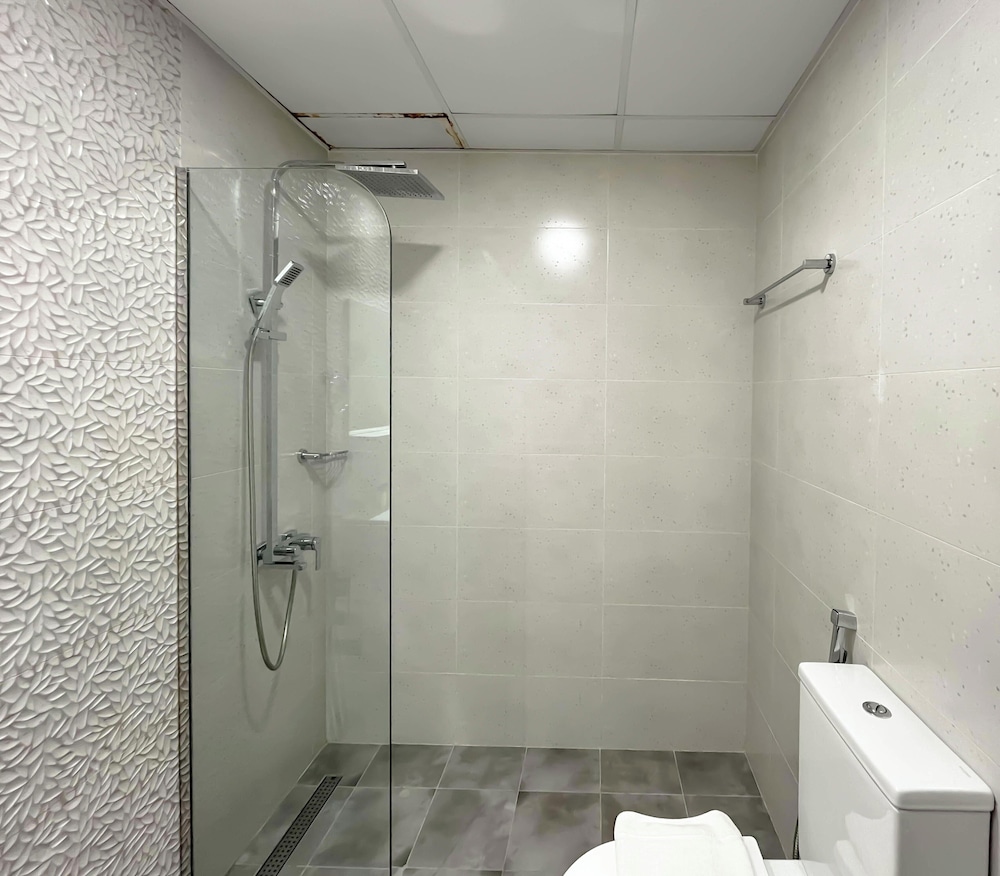 Jewelz Luxury 2BR Balcony, Pool & Garden Views