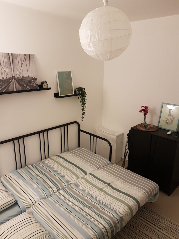 Private Bed and Bathroom in Netanya