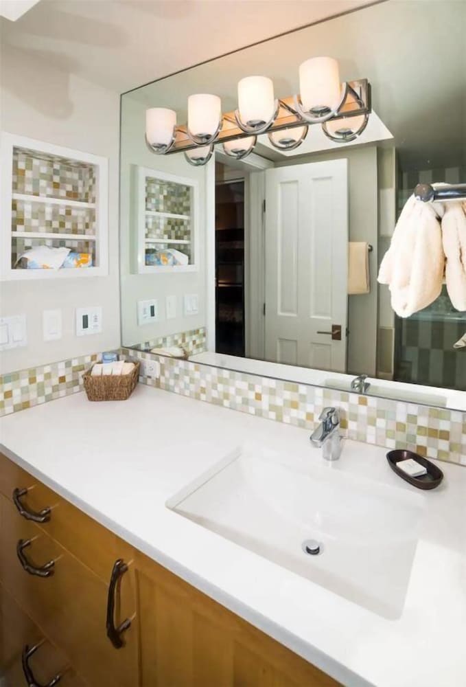 Centrally Located 3BR in Aspen Core With Pool & hot Tub!