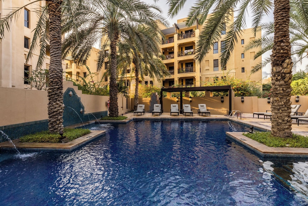 Maison Privee - Stylish & Spacious Apartment in Downtown Dubai