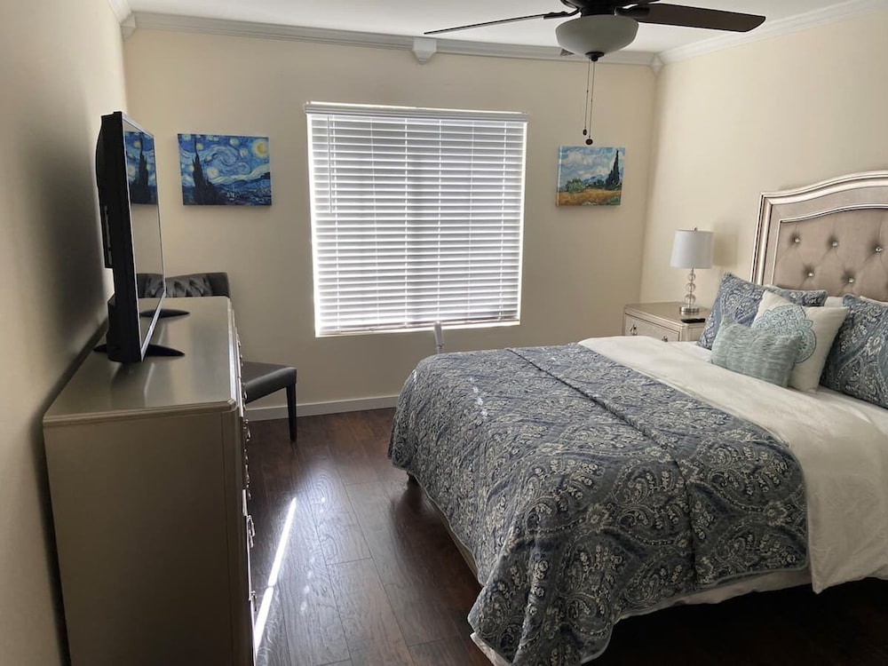 Stunning 5 Star Home Retreat Private Pool Spa BBQ 4 BR