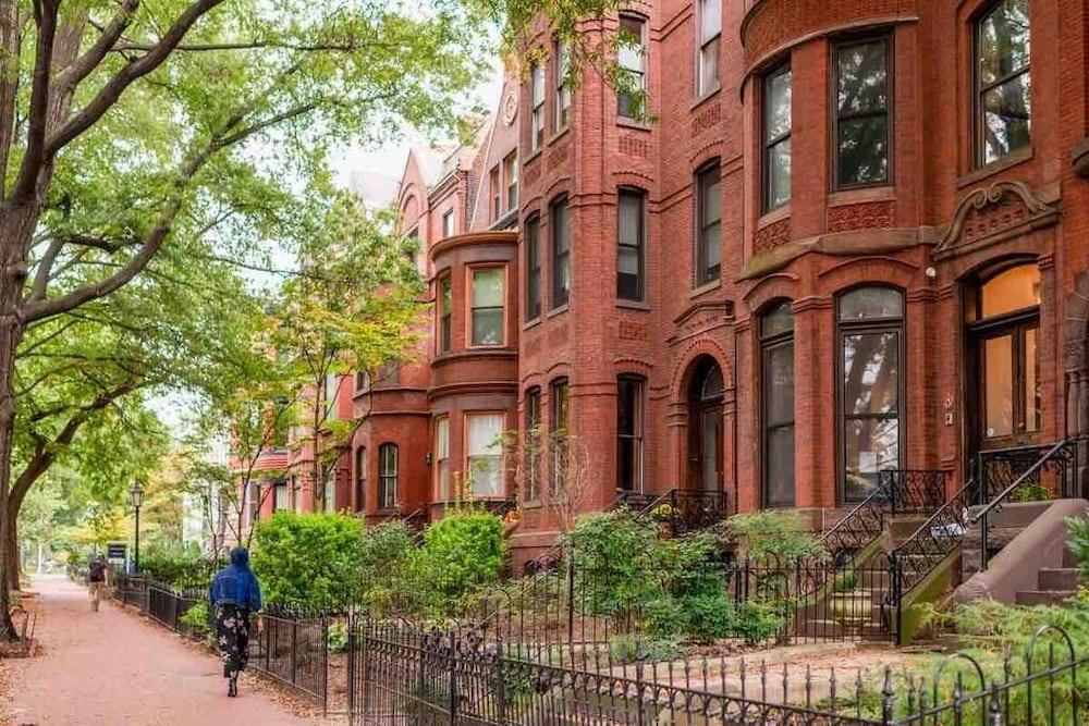 Historic DC Gem Spacious Rowhouse Private Patio view 5
