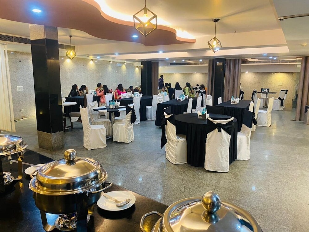 Hotel Ivory by KDSON