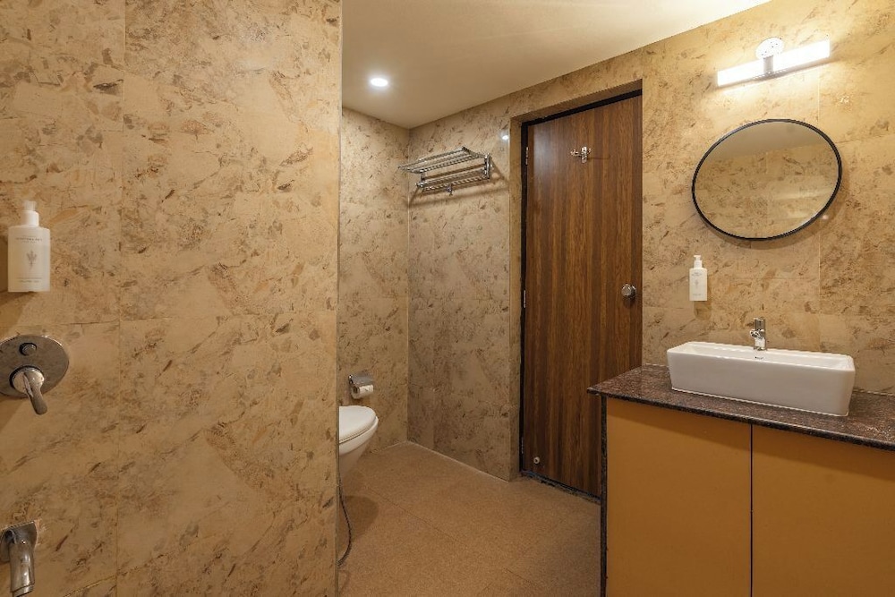 The Hosteller Lonavala City Centre