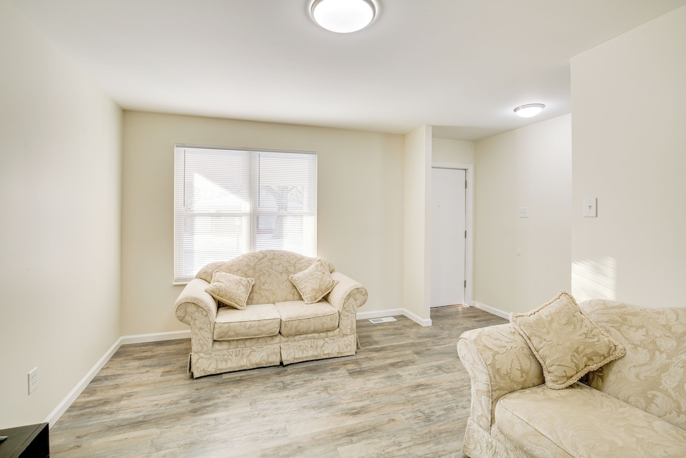 9 Mi to Forest Park: Pet-friendly Home in St Louis
