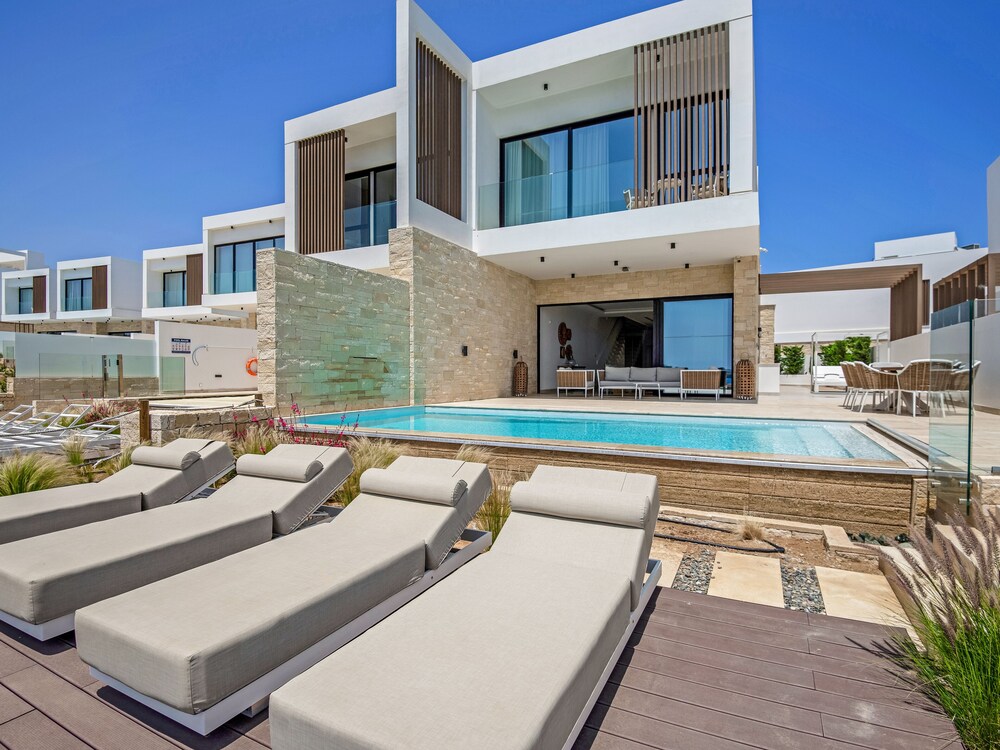 Sanders Konnos Bay Aphrodite - Exquisite 6-bedroom Villa On the Beach Front
