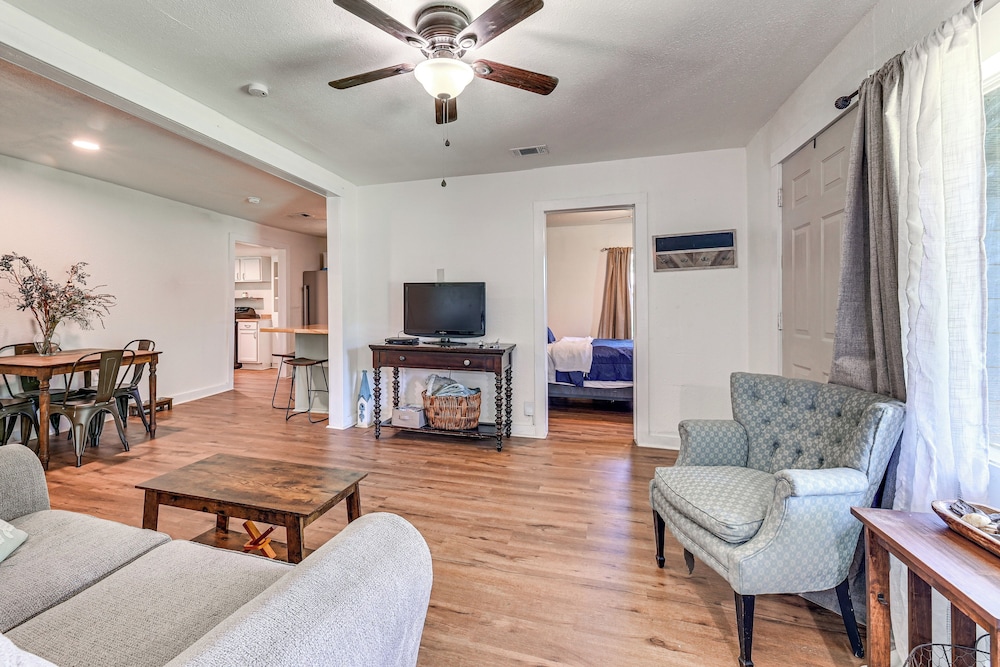 Pet-friendly Home w/ 1-acre Yard in Aubrey