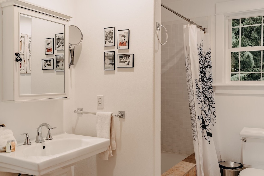 01sl - Hot Tub - Pet Friendly - Bbq - Sleeps 8 3 Bedroom Home by RedAwning
