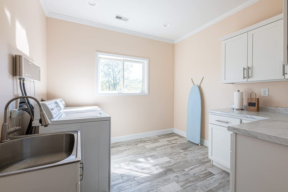 Sleeps12 Pet Friendly 2 Hottubs Views Full Kitchen