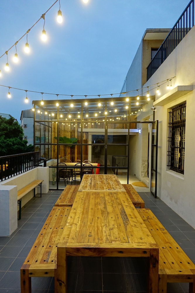 CaoJi Book inn Hostel