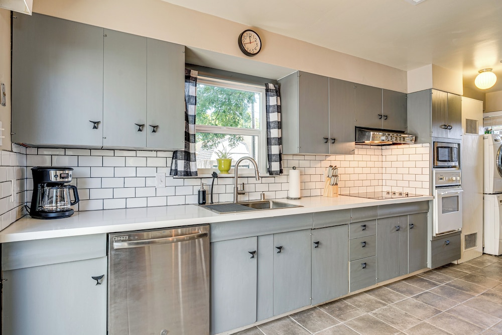 < 1 Mi to Oakland A's Park: West Sacramento Home