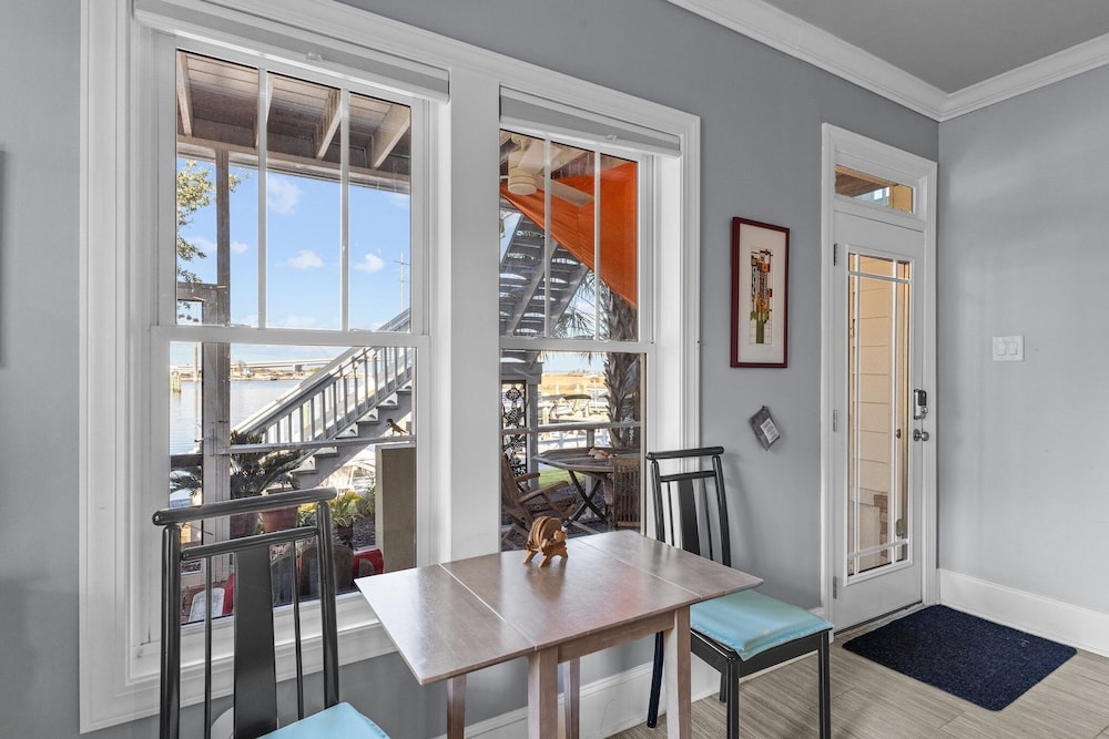 Bridgeview On Broad 1 Bedroom Home by RedAwning