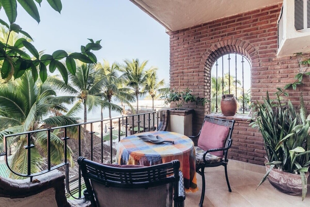 Ocean View 1Br Condo-balcony-beach-pool - 301