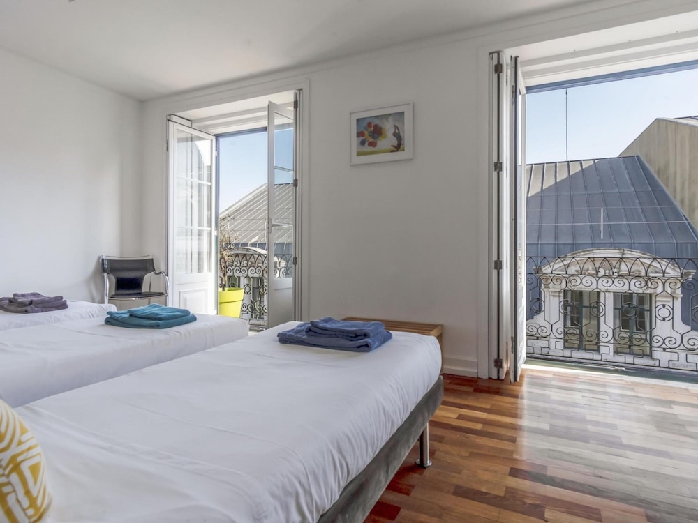 LV Premier Chiado CH1 Balcony Central Elevator view 4