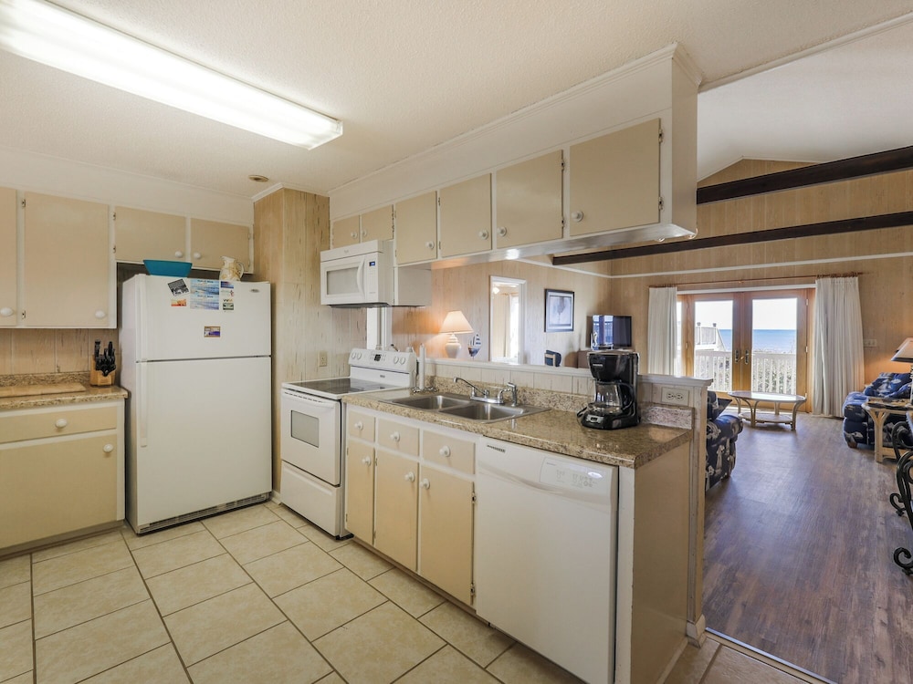 Pelican Perch by Topsail Realty