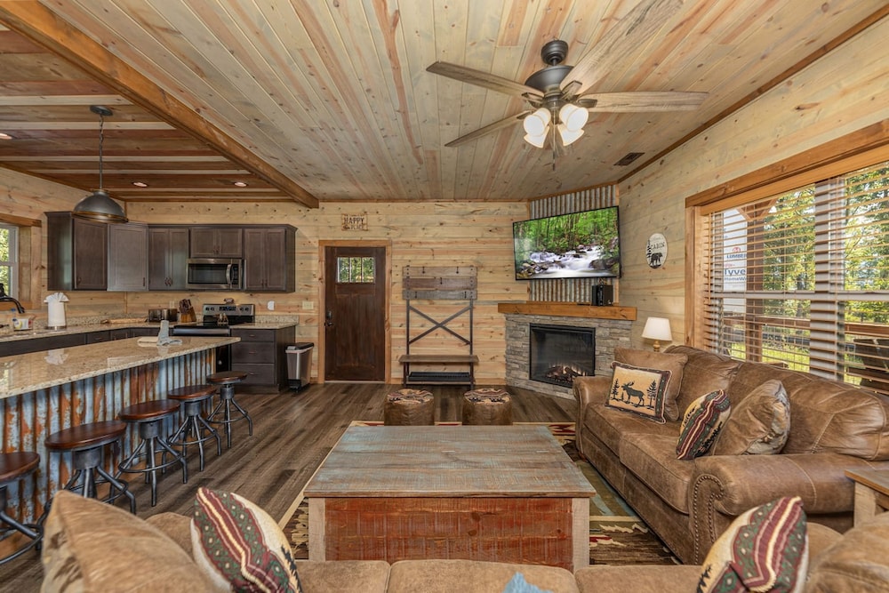 Lux Cabin Mtn Views Flat Parking Dog Friendly