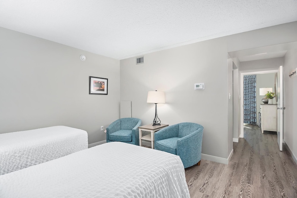 First Floor Standard Suite Bay View view 3