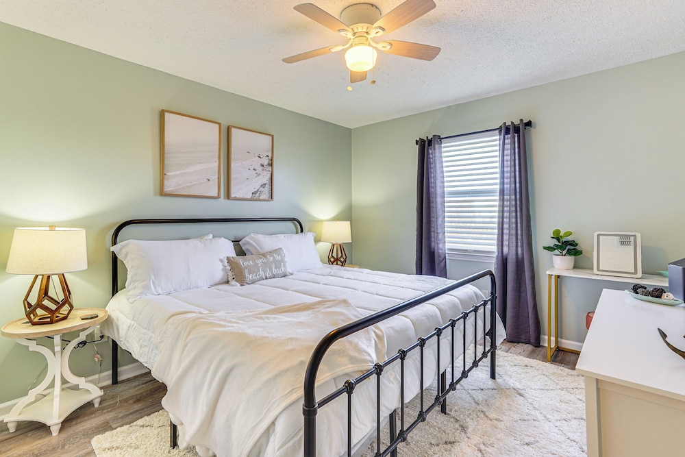 Walk to Beach: Condo w/ Balcony in Pcb!