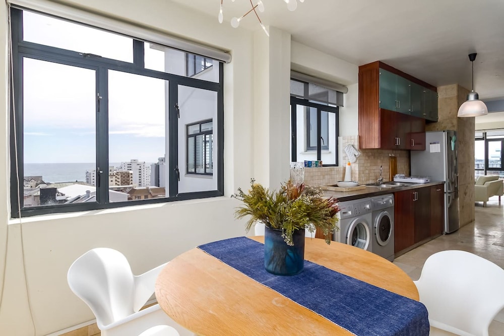 2 Bed Bantry Bay City and Sea View 100m to Beach